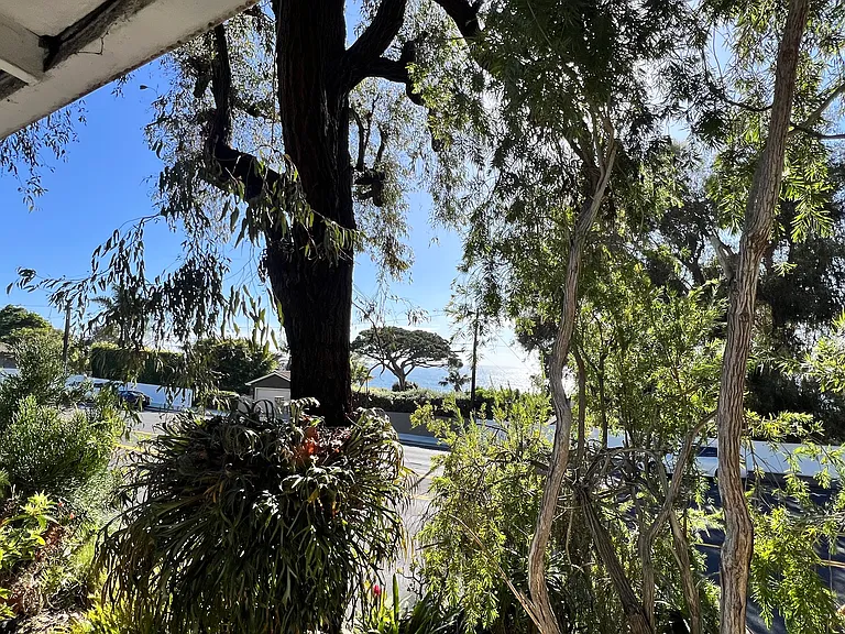 2200 S Coast Hwy #B — Photo 11