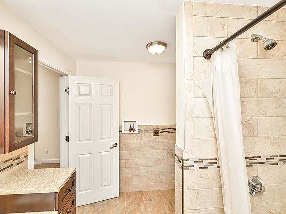 3rd image of 11 Melville Ave #1