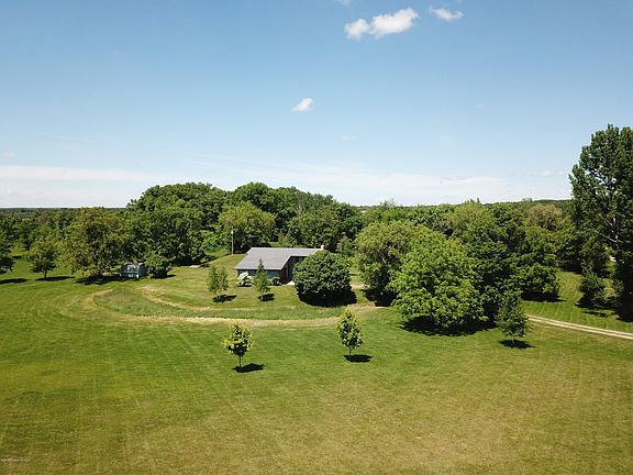 3rd image of 18209 Oak Dr
