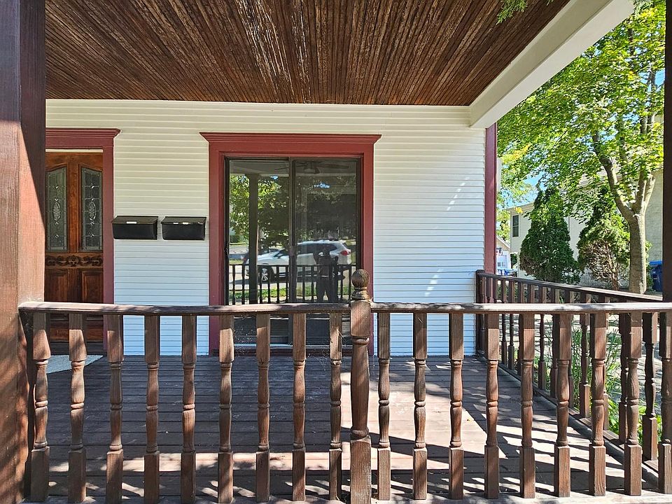 Front porch, access from bedroom