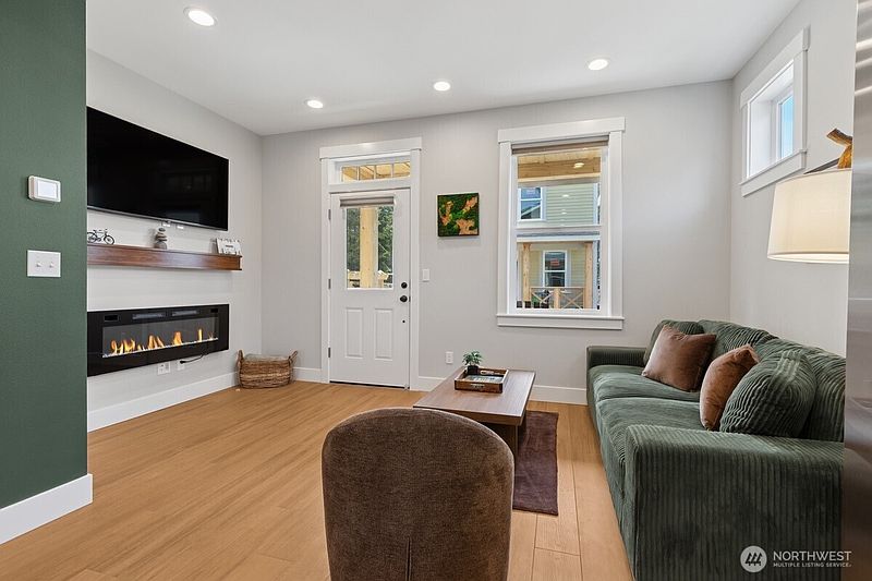 4th image of 64 Bungalow Loop
