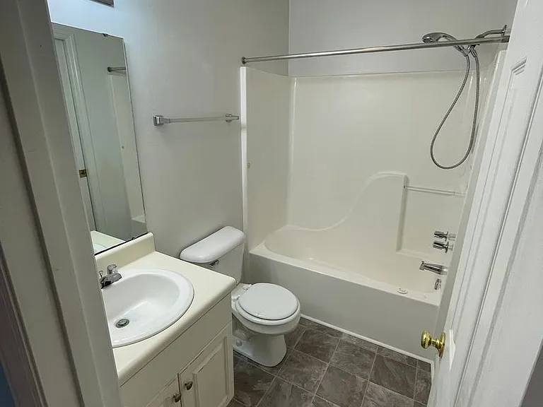 220 John Ct — Photo 12