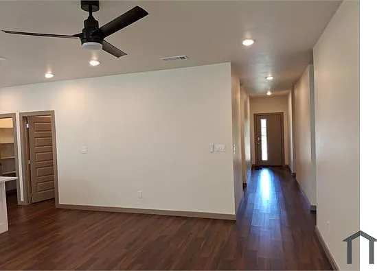 1401 Marshall St — Photo 5