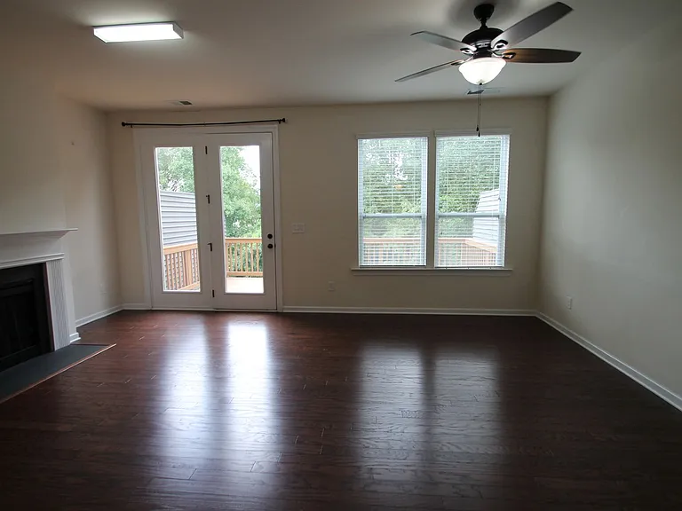 1044 Archibald Ave — Photo 6