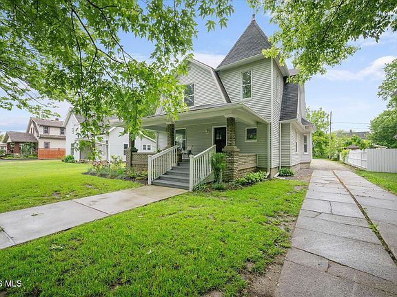 3rd image of 308 Monroe St