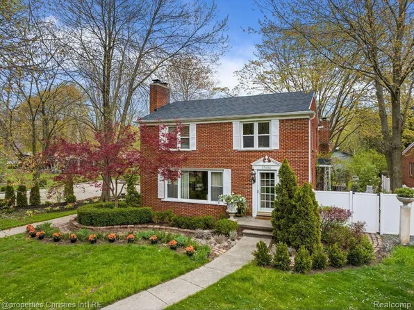 27680 Lathrup Blvd, Lathrup Village, MI 48076