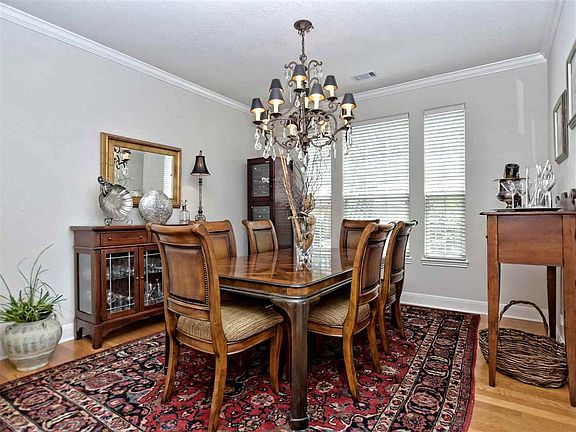 5th image of 504 Lucy Ln
