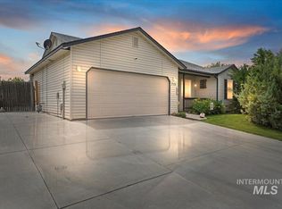 713 E Trail Creek Dr, Nampa, ID 83686