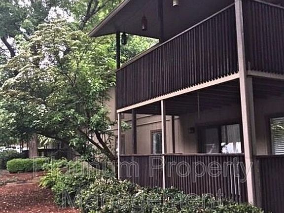 4th image of 1005 Cumberland Ct SE