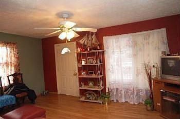 3rd image of 652 E Jeffrey Pl