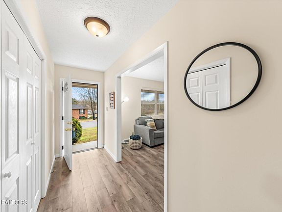 3rd image of 207 Tennessee Cir