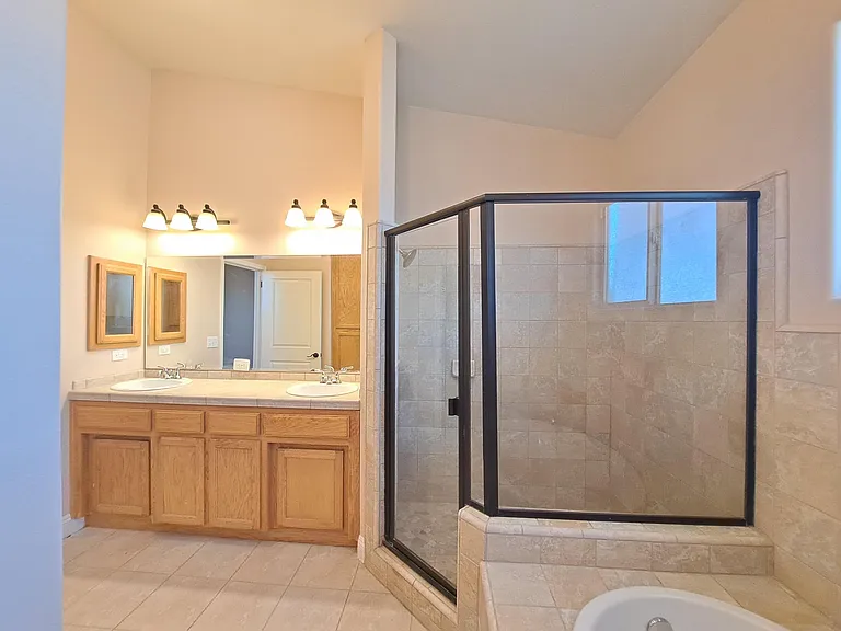 10601 Sheridan St — Photo 15