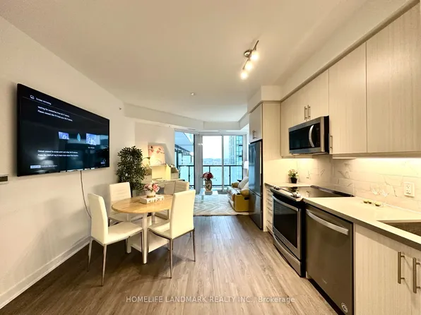 85 Oneida Cres #813, Richmond Hill, ON L4B 0H4