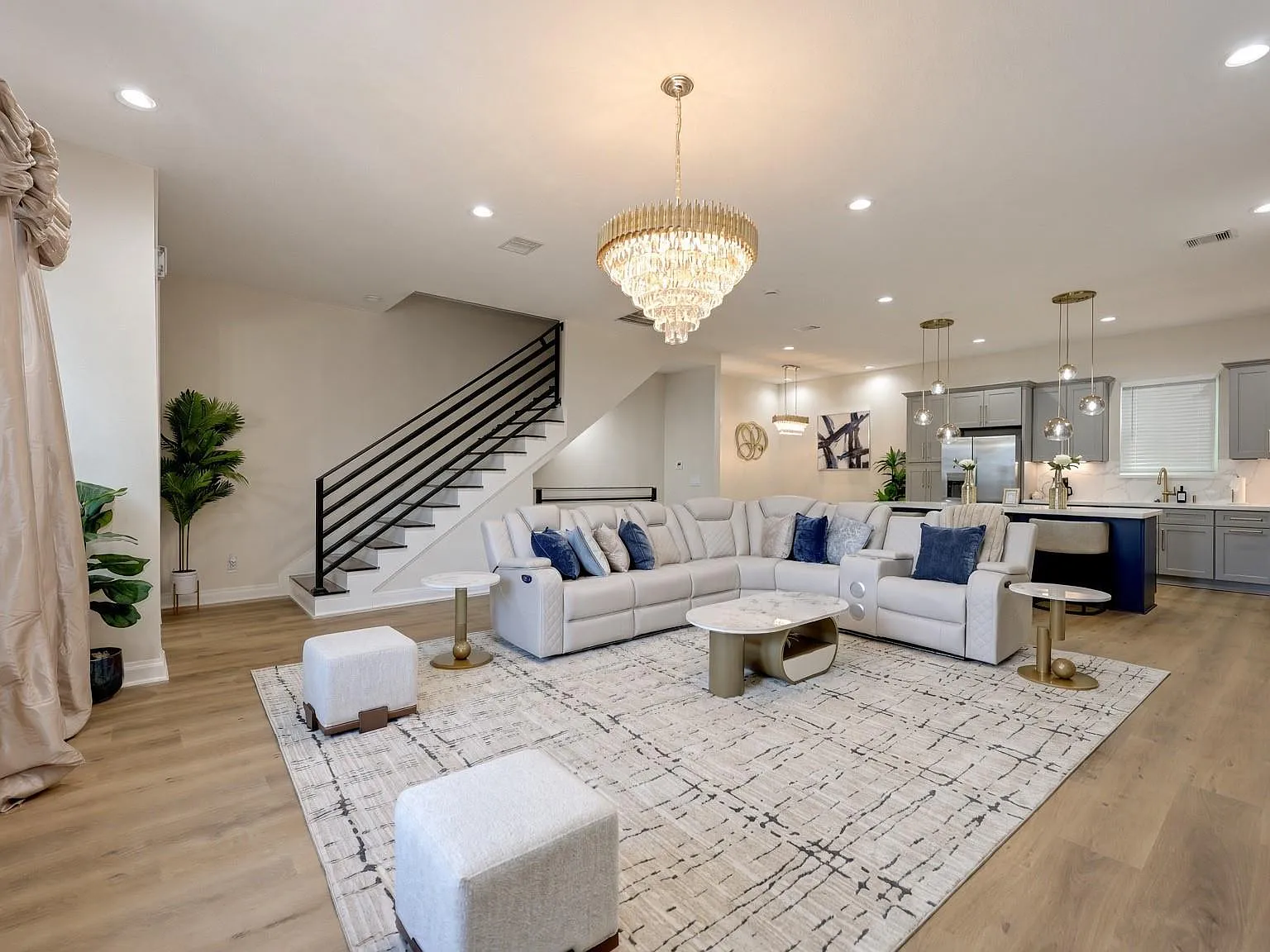 3 bed, 3.5 bath, 2264 sqft, $6,500 — Photo 1
