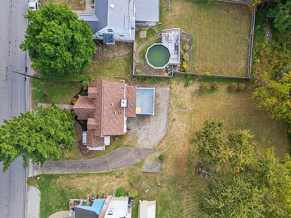 3rd image of 230 Idlewood Rd