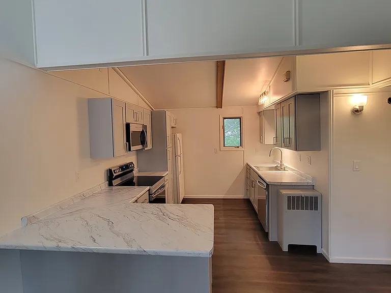1115 Moreland St #4 — Photo 13