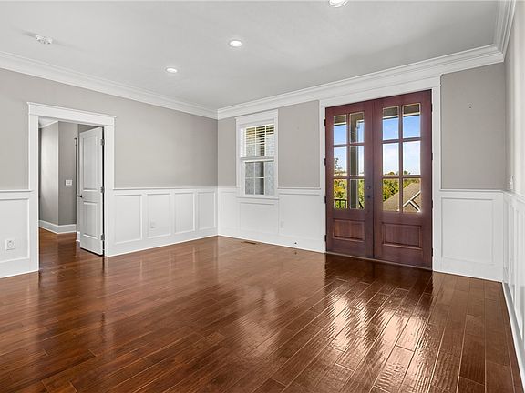 3rd image of 130 Turnberry Rd