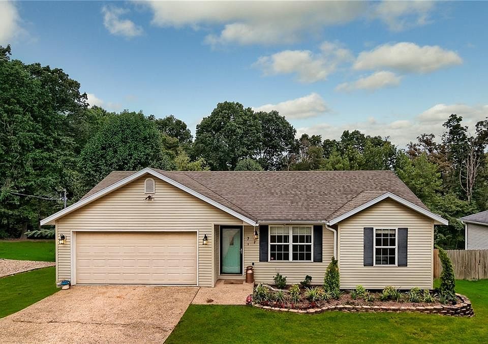 1st image of 7 Cawston Dr