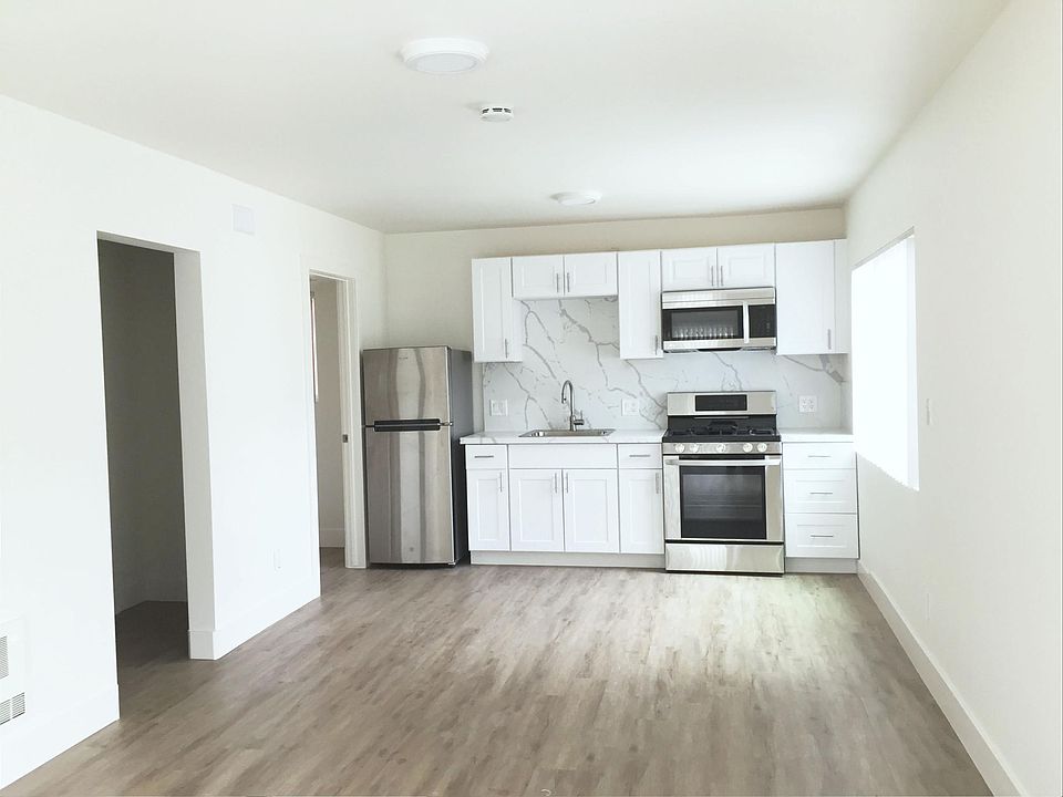 1st image of 3707 Promontory St