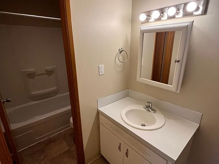 613 SW 9th St #5 — Photo 8