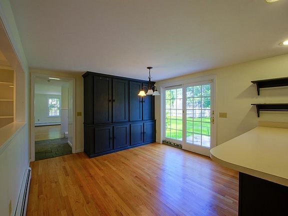 5th image of 102 Pond St
