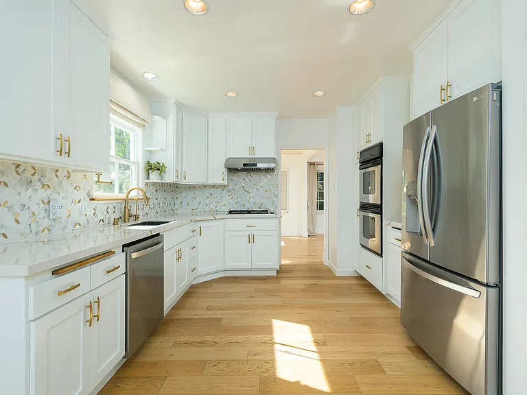 1505 W Clark Ave — Photo 14