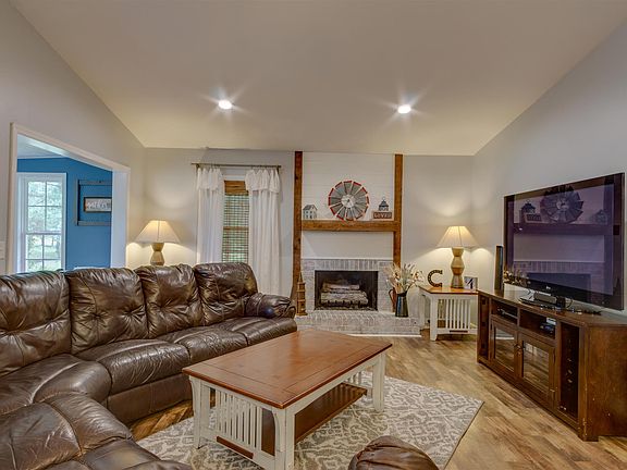 2nd image of 678 Honey Ln