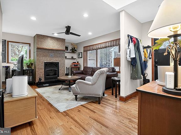 3rd image of 219 E Madison Ave