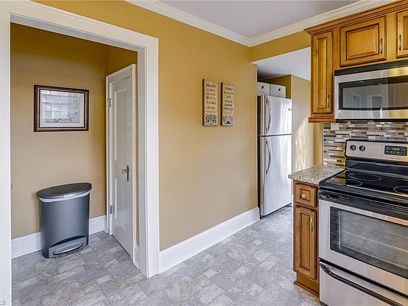5th image of 1065 Irving St