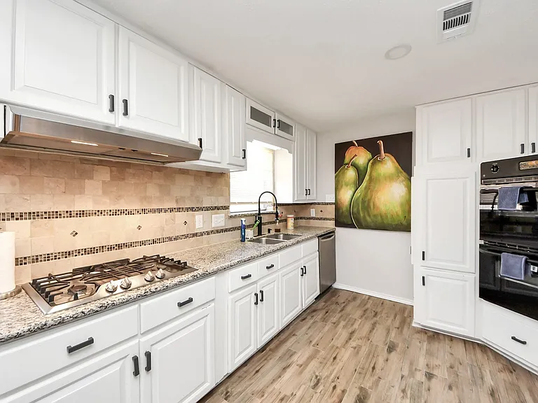 15715 Creekhaven Dr — Photo 34