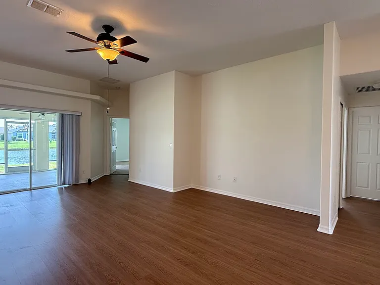 515 S Valencia Cir SW — Photo 6