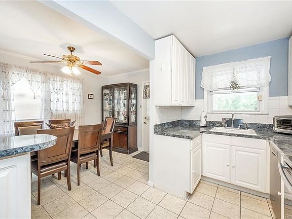 4th image of 344 Pennyfield Ave
