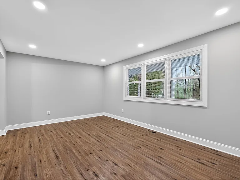 1392 Stokes Rd — Photo 9