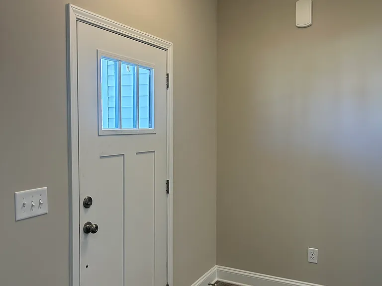 2216 Campbell Loop — Photo 3