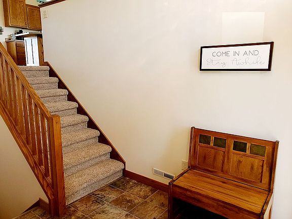 4th image of 318 38th Ave E