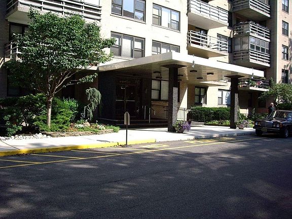 4th image of 201 Saint Pauls Ave APT 4R