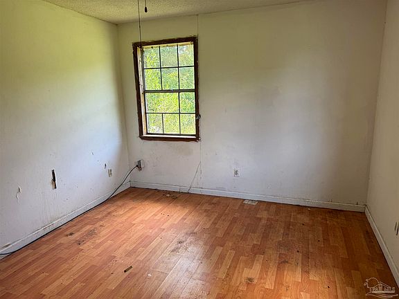 2nd image of 442 Robinson St