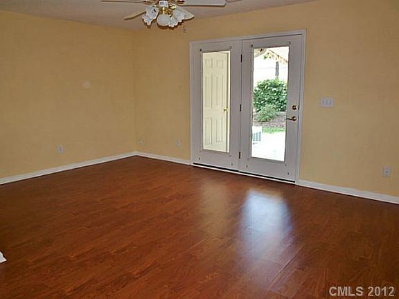 4th image of 2657 White Oak Court Ext