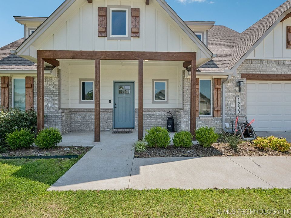 1st image of 1200 SE 15th St