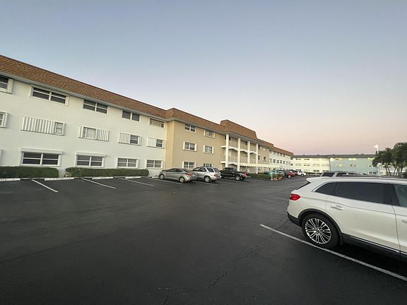 4th image of 111 Shore Court #1120