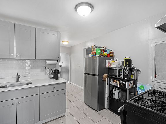 4th image of 279 Belmont Ave Floor 1