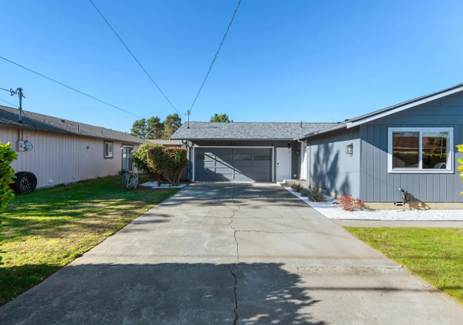 Move-In Ready Coos Bay Home with Modern Upgrades & RV Hookups — Photo 2