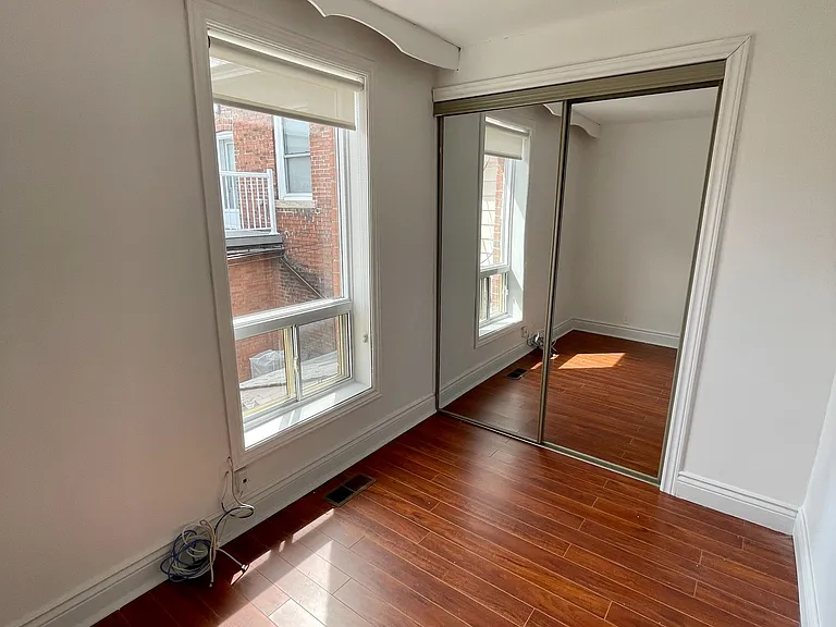 693 Ossington Ave — Photo 10