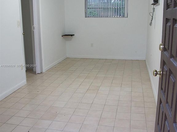 3rd image of 926 SW 10th Ave #A