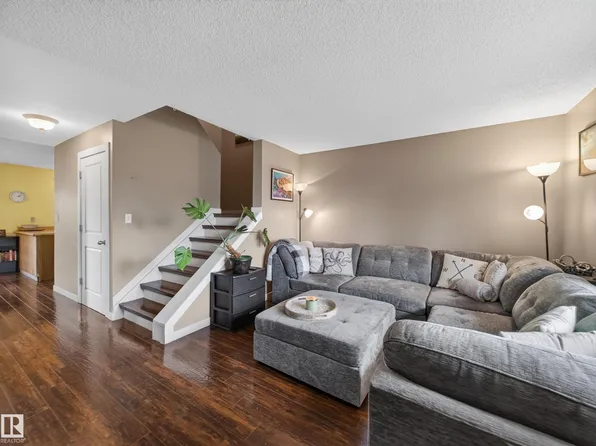 3503 42a Ave NW, Edmonton, AB T6L 4C6