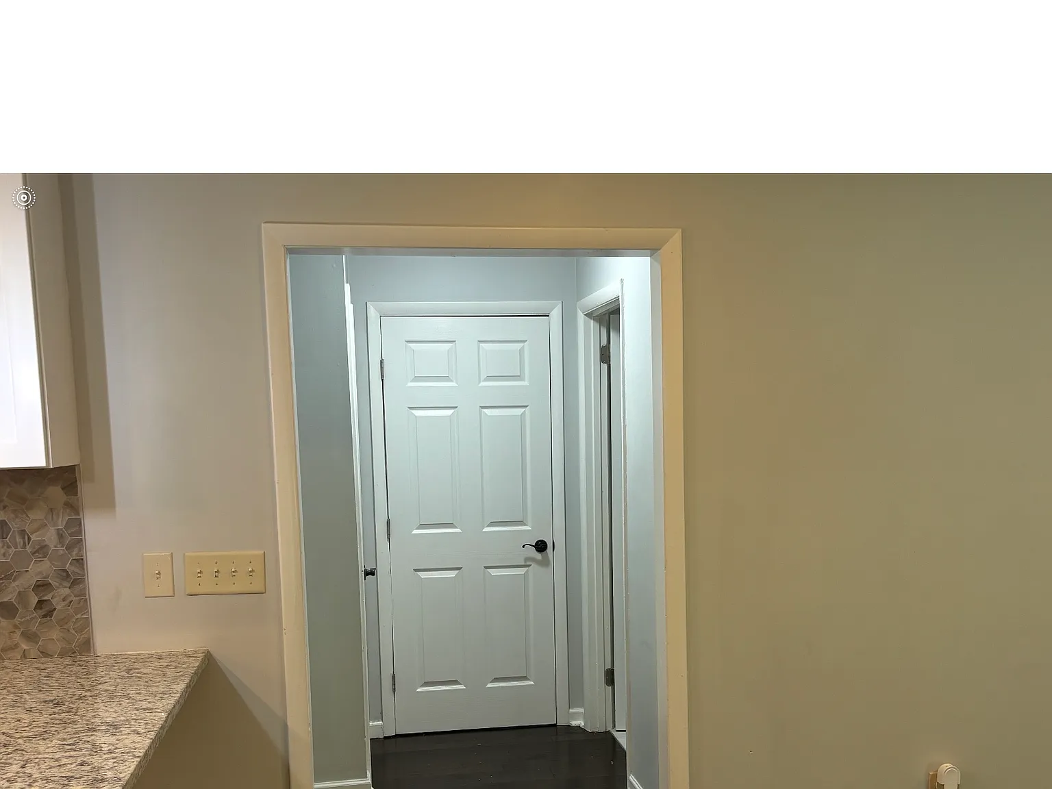 3 bed, 2.5 bath, 1955 sqft, $2,400 — Photo 4
