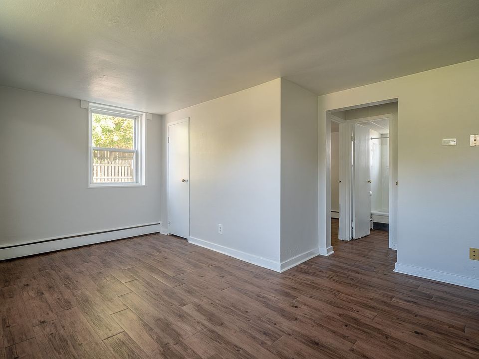 1st image of 7 Linda Dr APT 1