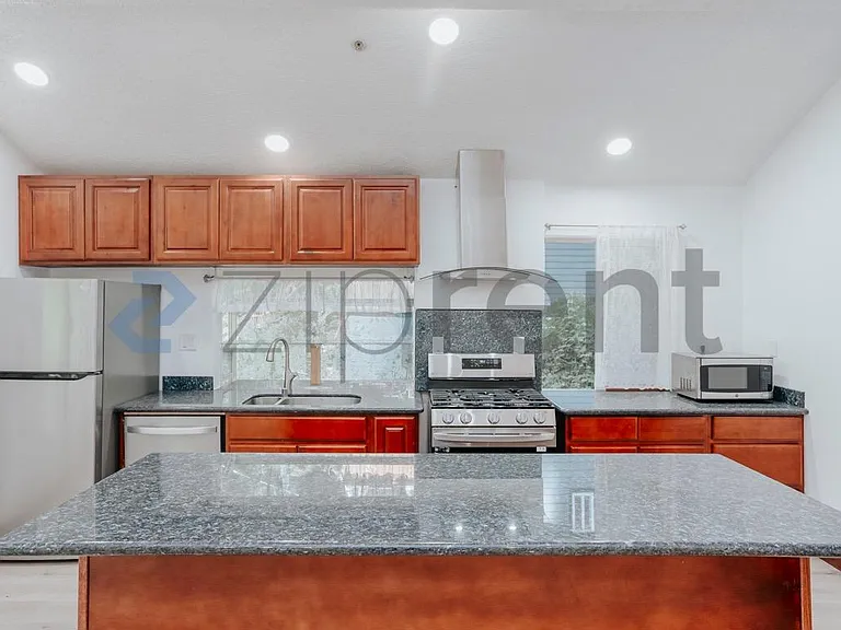 359 Redwood Rd #SINGLE HOME — Photo 9