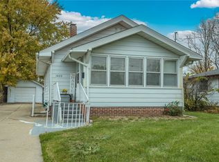 1422 E Pleasant View Dr, Des Moines, IA 50320