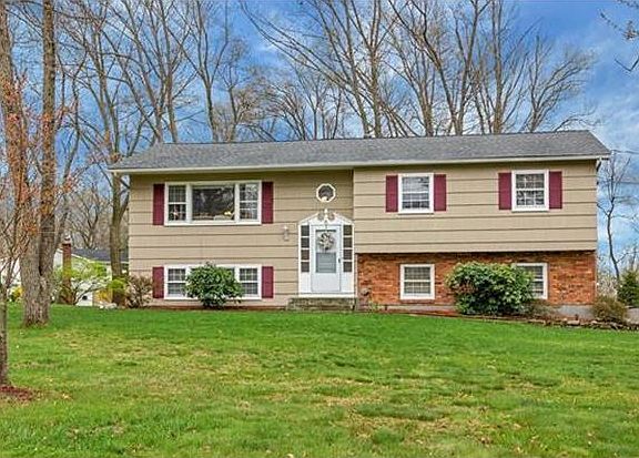 2nd image of 10 Ashwood Dr